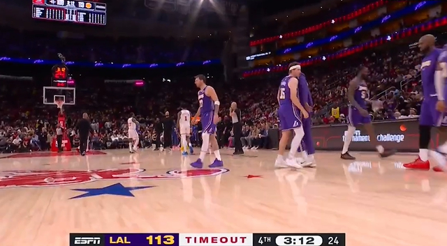 东契奇第四节高难度三分锁定胜局 火箭力克湖人