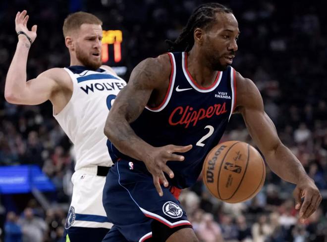 爱德华兹盛赞伦纳德：健康状态下的篮球统治力