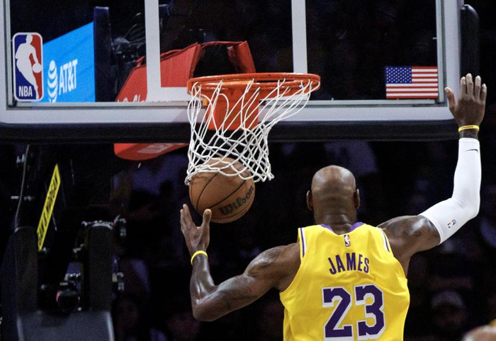 41岁詹姆斯适应球队战术数据亮眼打破纪录