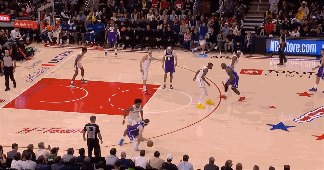 詹姆斯联手里弗斯砍下2+1 湖人逆转火箭锁定胜局