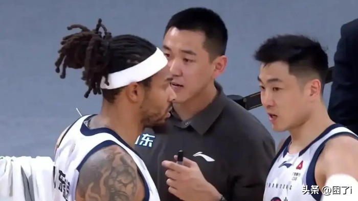 塔克三双独揽36分 广厦主场大胜山东外援配置失