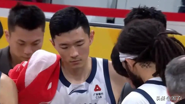 塔克三双独揽36分 广厦主场大胜山东外援配置失