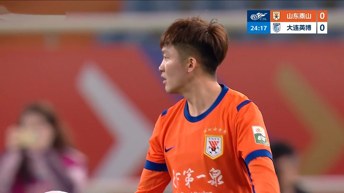 韩鹏三后卫体系引争议 山东泰山连败暴露用人困