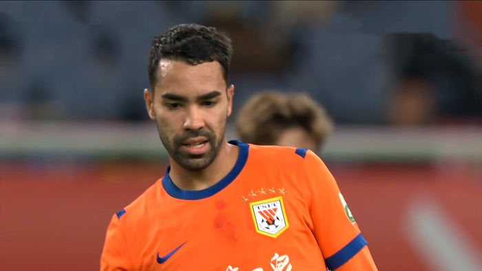 韩鹏三后卫体系引争议 山东泰山连败暴露用人困